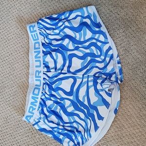 Under Armour Youth Large active shorts